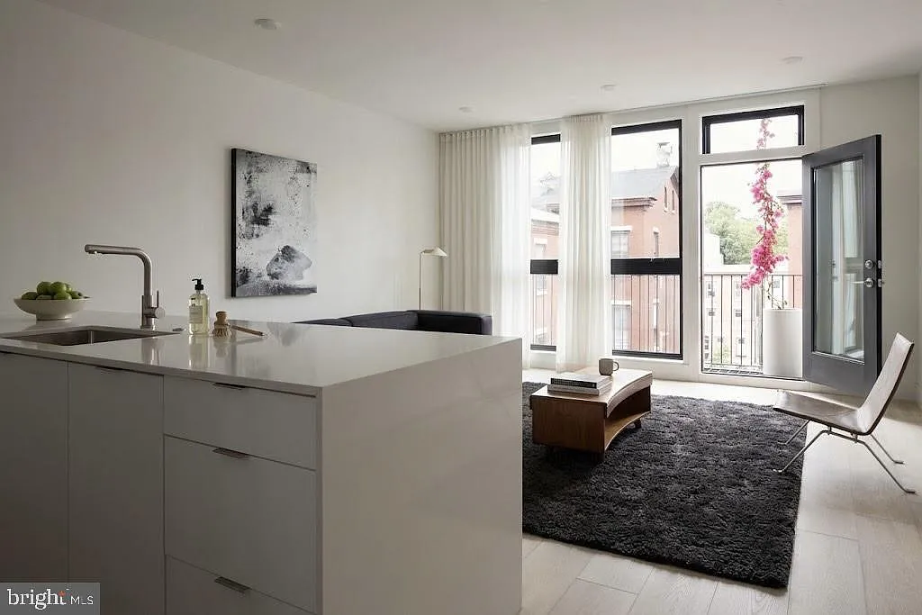 2 bed, 1100 sqft, $2,400 — Photo 2