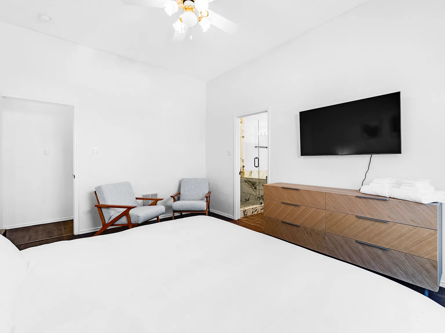 3 bed, 1452 sqft, $4,000 — Photo 2