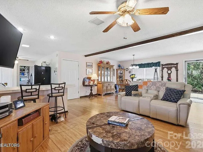853 Walker Rd — Photo 10