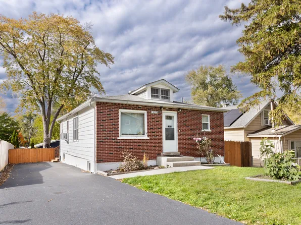 916 N Clarendon Dr, Round Lake Beach, IL 60073