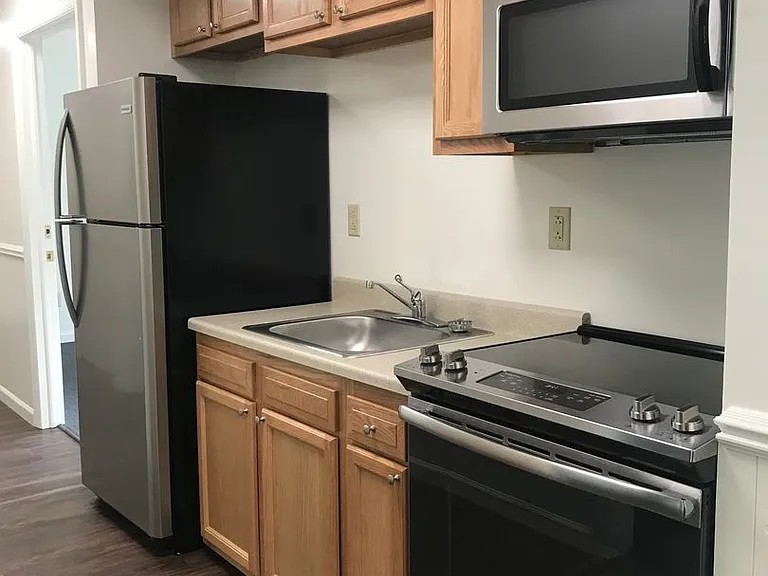 145 N Gill St — Photo 8