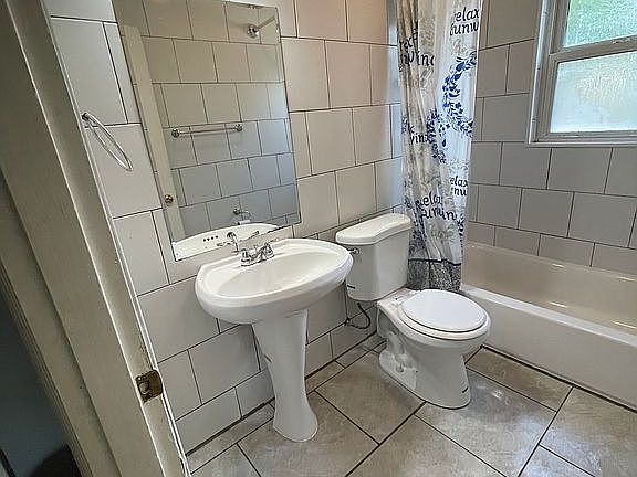 4th image of 9520 Corregidor Dr