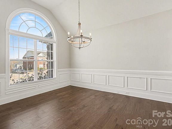 5th image of 10885 Greenvale Dr