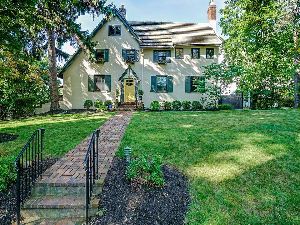 Charming curb appeal!