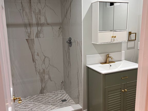 5th image of 324 W Olive Ave #1