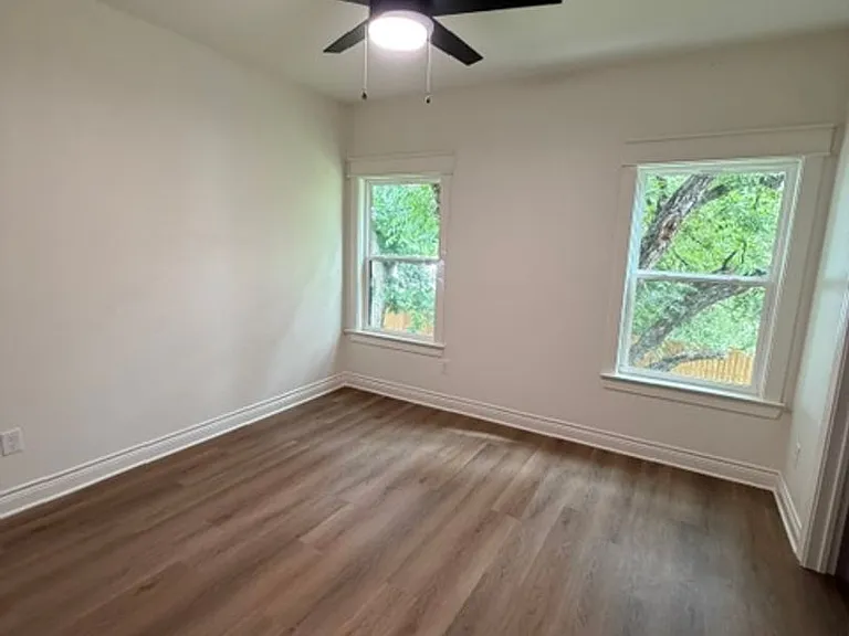 307 Live Oak St — Photo 10
