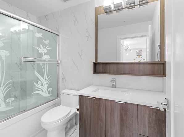 2 bedroom rental in Surrey — photo 15