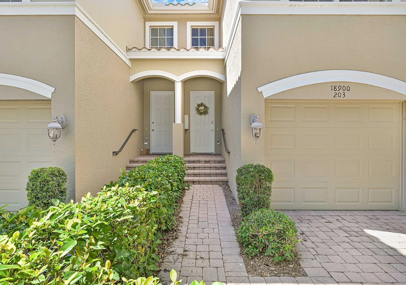 Now Available - Unfurnished Townhome - 3/2 In Shadow Wood! — Photo 2