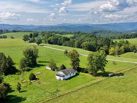 3rd image of 3513 War Ridge Rd