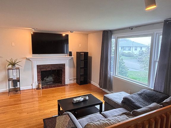 4th image of 28 Silva Ave