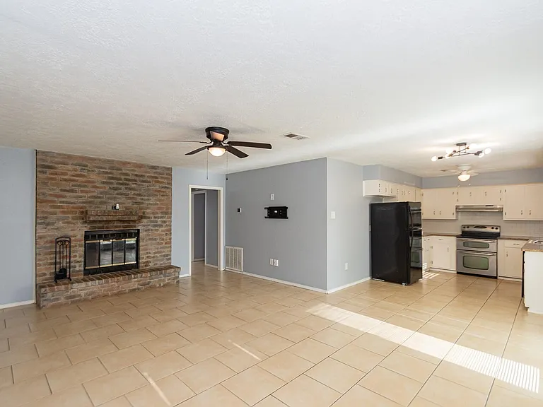 4210 Cork Ln — Photo 4