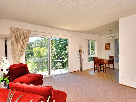 4th image of 934 Peninsula Ave APT 403