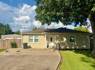 2720 Ruby Dr, Groves, TX 77619