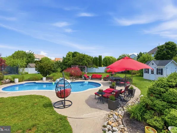 17 Amaryllis Ln, Lumberton, NJ 08048