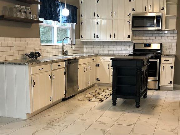 3rd image of 4905 Trail Lake Dr