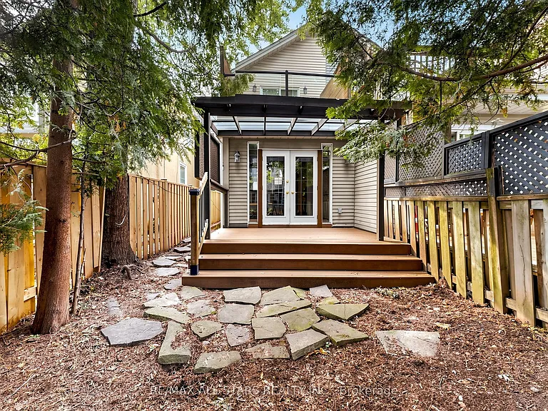 68 Macpherson Ave — Photo 47
