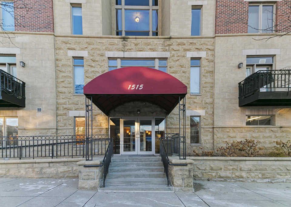 1st image of 1515 N Van Buren St APT 207
