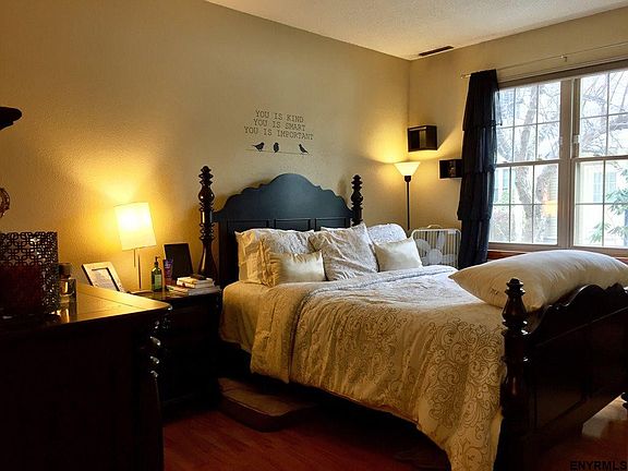 3rd image of 134 Monmouth Way