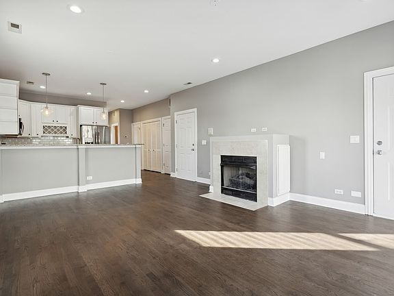 3rd image of 524 N Hermitage Ave APT 9