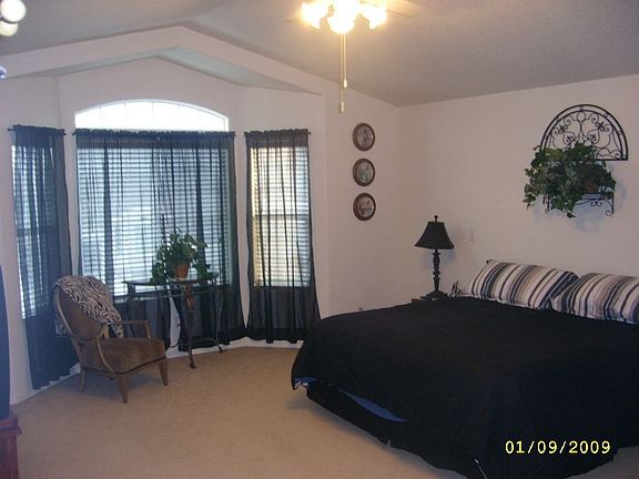 Huge master ste w 5-piece bath & w/i closet