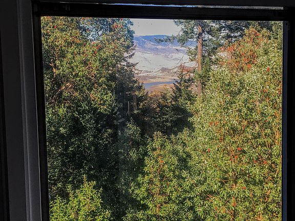 3rd image of 2286 Old Siskiyou Hwy