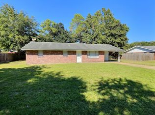 102 Elliott Pl, Ocean Springs, MS 39564