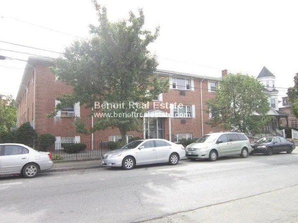 210 Charles St #204, Waltham, MA 02453