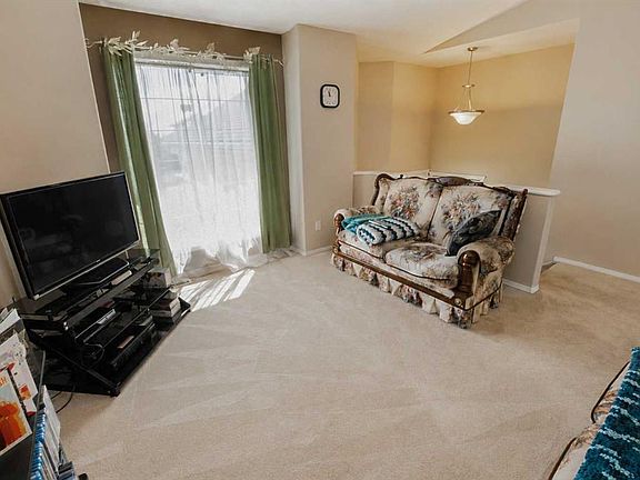 3rd image of 36 E Pinnacle Way