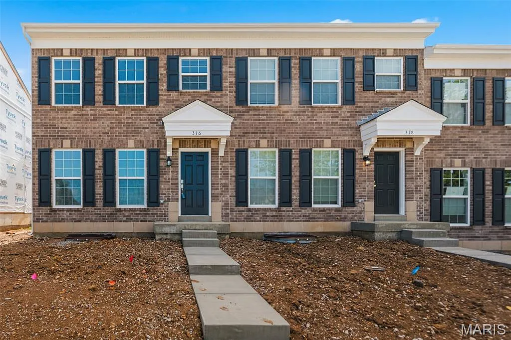 3 bed, 2.5 bath, 1421 sqft, $2,200 — Photo 1