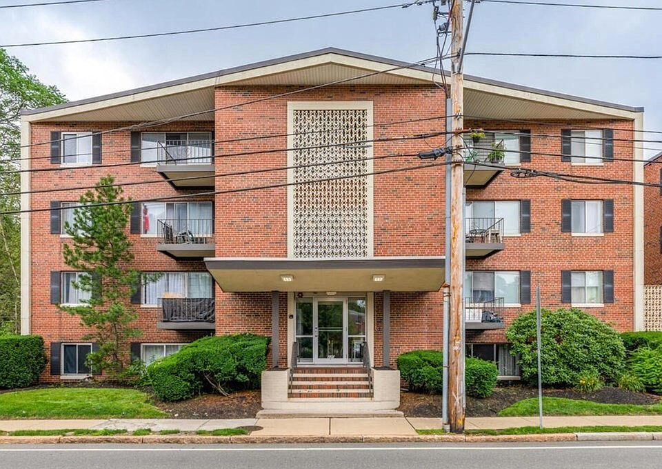 1st image of 220 Essex St #15