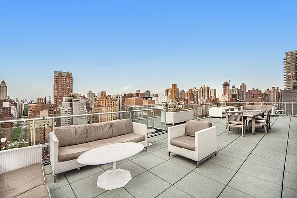 Sold by Warburg | media 18