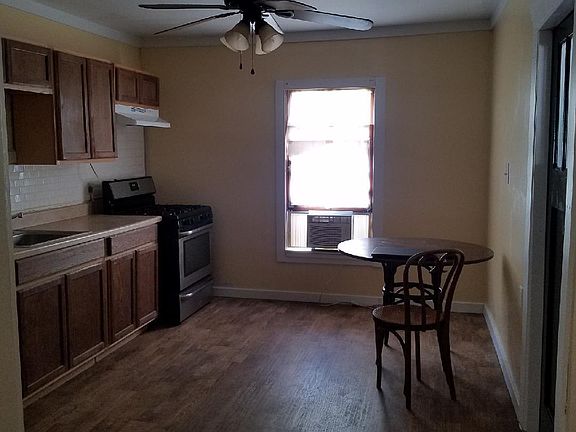 2nd image of 117 W B St