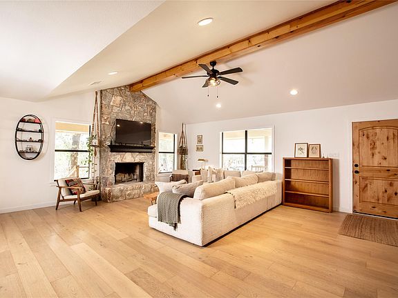4th image of 301 Lander Ln