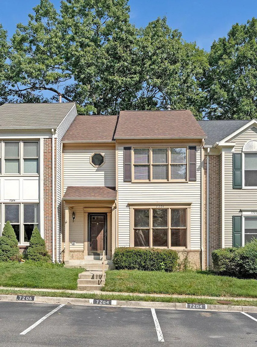 3 bed, 3.5 bath, 2060 sqft, $3,200 — Photo 1