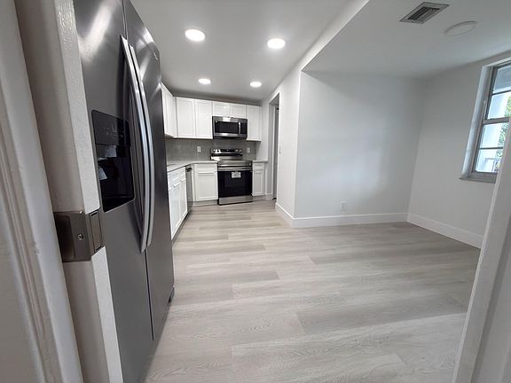 2nd image of 625 Oaks Drive #305