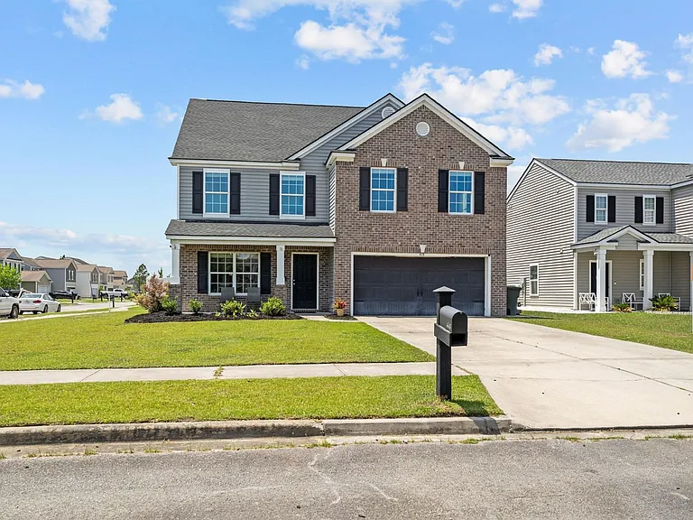 415 Valdez Ct — Photo 1