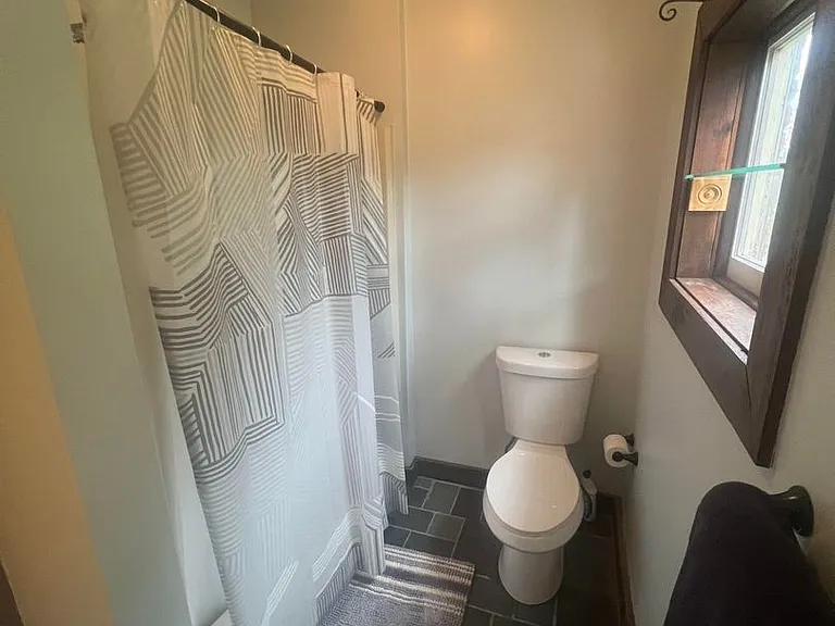 222 W Walnut St — Photo 12