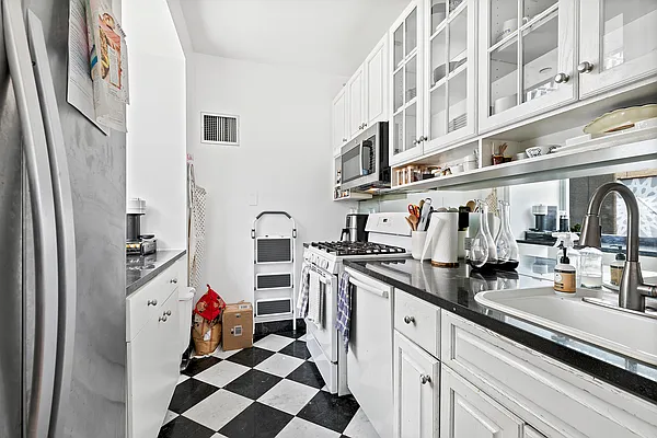 Rented by Compass | media 14