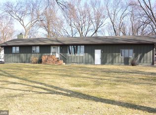 1235 1st St E, Glencoe, MN 55336