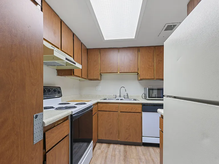 Pinon Place Apartments — Photo 22