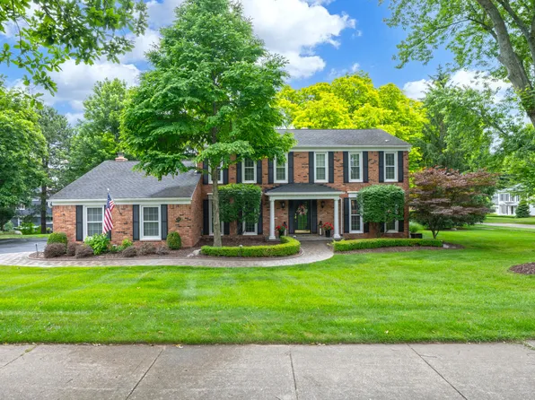 864 Great Oaks Blvd, Rochester, MI 48307