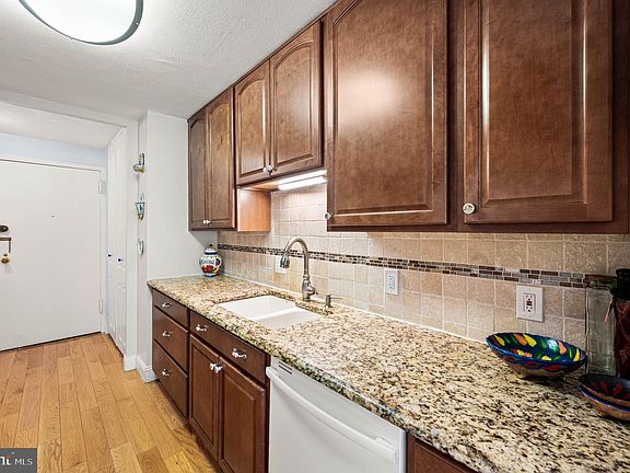 3rd image of 1901 John F Kennedy Blvd APT 1618