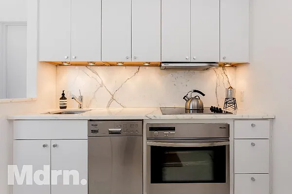 Sold by Mdrn Residential | media 8