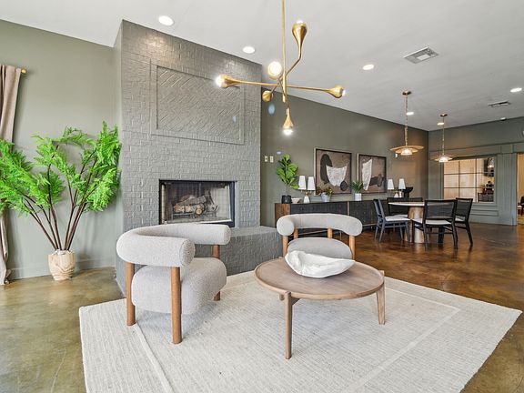 4th image of 920 E Academy St #437
