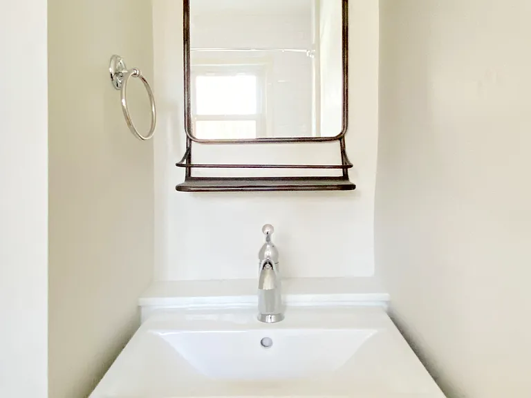 Bathroom vanity