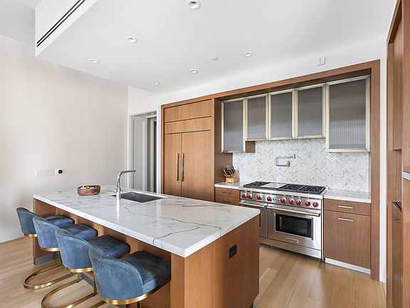 4th image of 100 Barclay St APT 17A