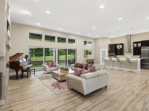 4th image of 10147 Fieldcrest Ln