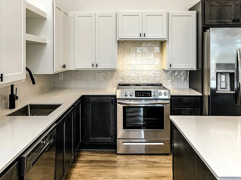 Dalmore Apartments — Photo 12