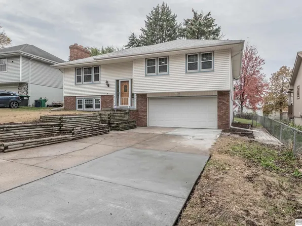 11135 U St, Omaha, NE 68137