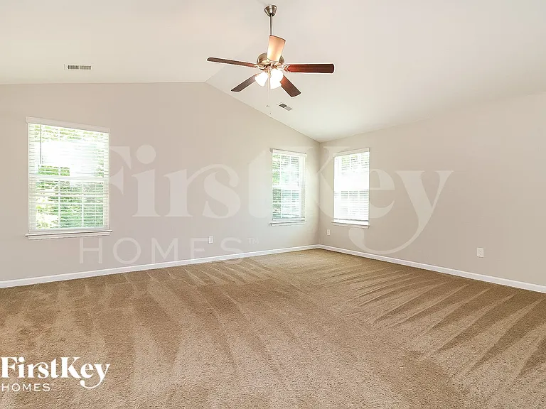 310 Sawyer Ln — Photo 8